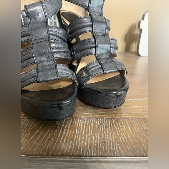 Frye Catrin Trapunto Platform Strapy
Gladiator Heels Sandals Gray Leather Sz 6.5 - Picture 6 of 15
